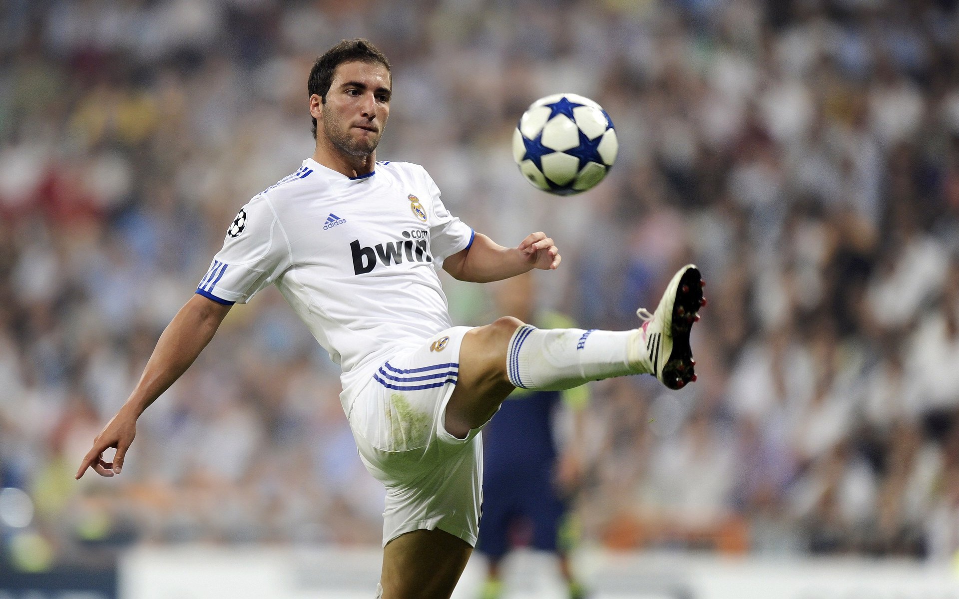 新王登基，楚阿梅尼统治全场，莱比锡红牛战术完胜阿根廷的启示