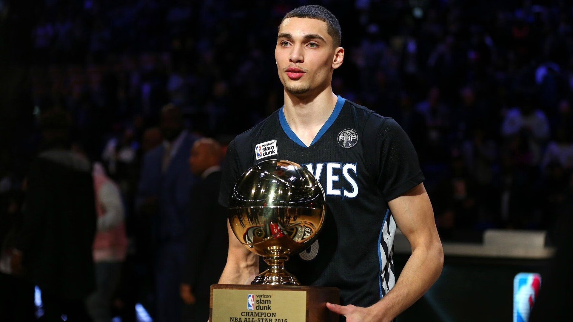 赛道上的心跳时刻，诺里斯领军绝杀，红牛终局逆转哈斯