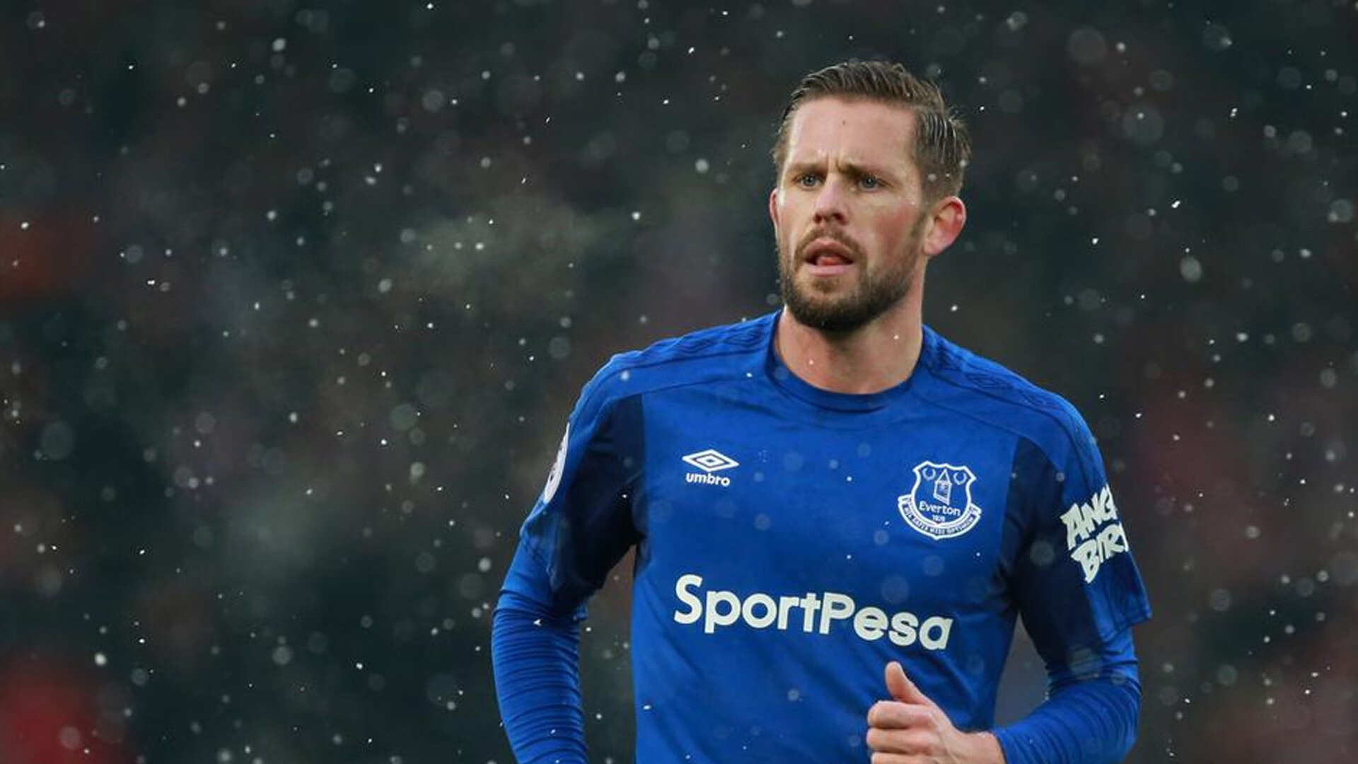 赛道烽烟，周冠宇点燃赛场，索伯鏖战红牛